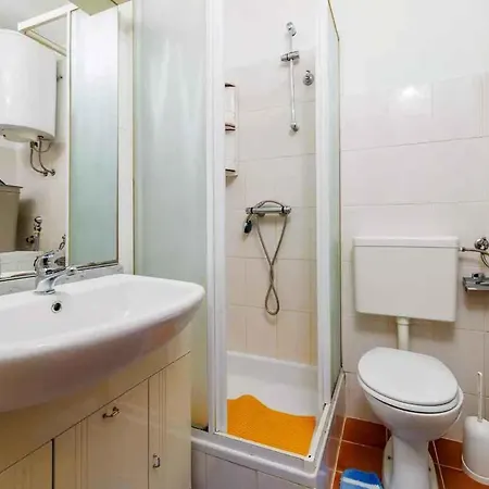 In 45904 アパート ツリクヴェニツァ