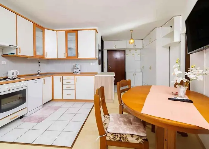 In 45904 * Crikvenica