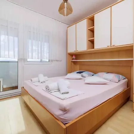 In 45904 Apartment *