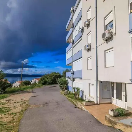 Apartment In 45904
