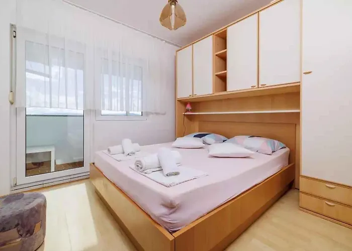 In 45904 Apartment *