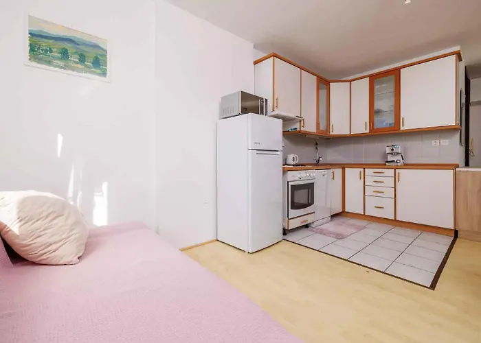 In 45904 Crikvenica